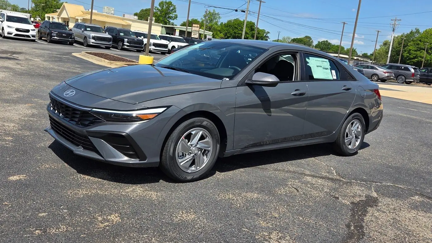 2026 Hyundai ELANTRA SE