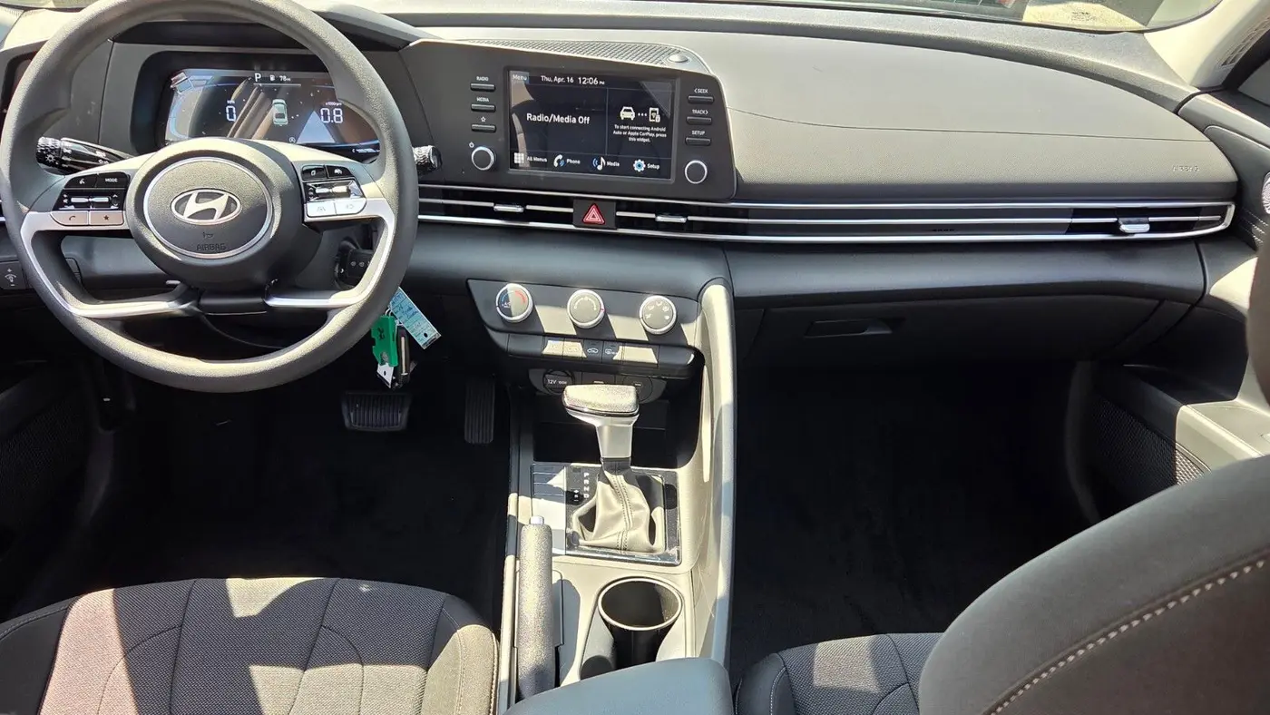 2026 Hyundai ELANTRA SE