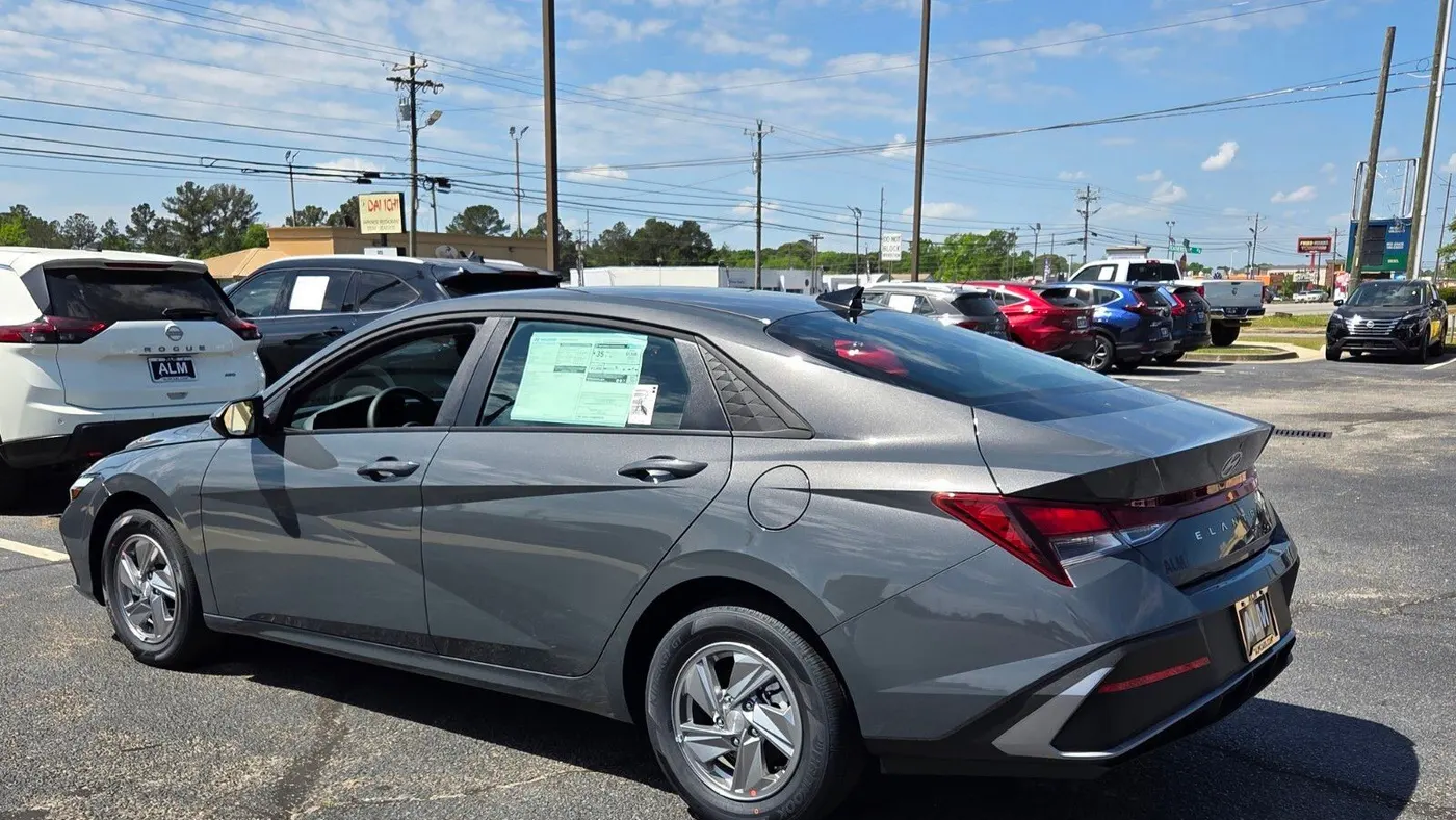 2026 Hyundai ELANTRA SE