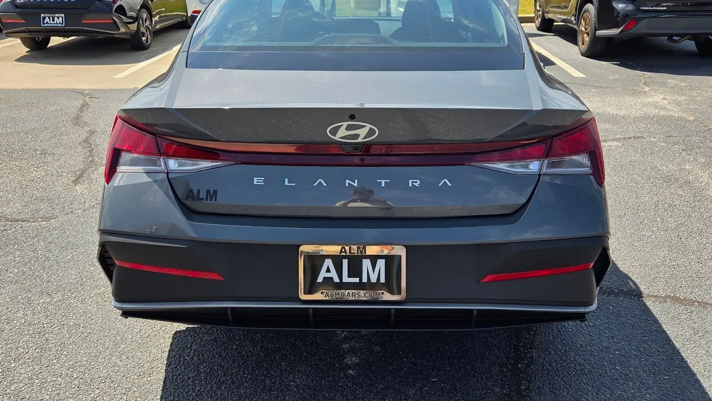 2026 Hyundai ELANTRA SE