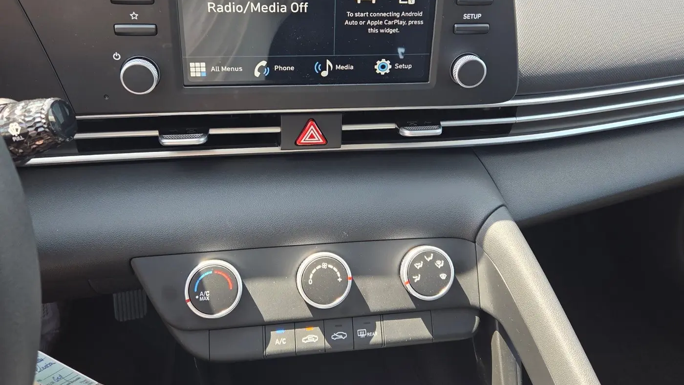 2026 Hyundai ELANTRA SE