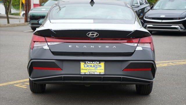 2026 Hyundai ELANTRA SE