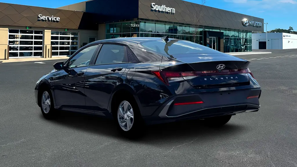 2026 Hyundai ELANTRA SE