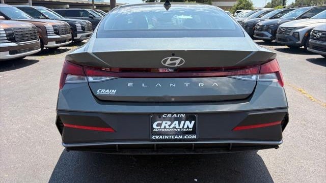 2026 Hyundai ELANTRA SE