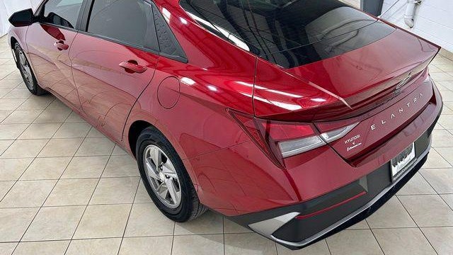 2024 Hyundai ELANTRA SE