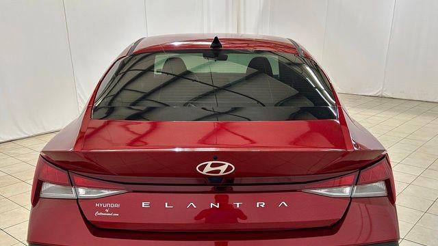 2024 Hyundai ELANTRA SE