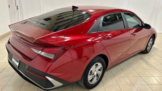 2024 Hyundai ELANTRA SE