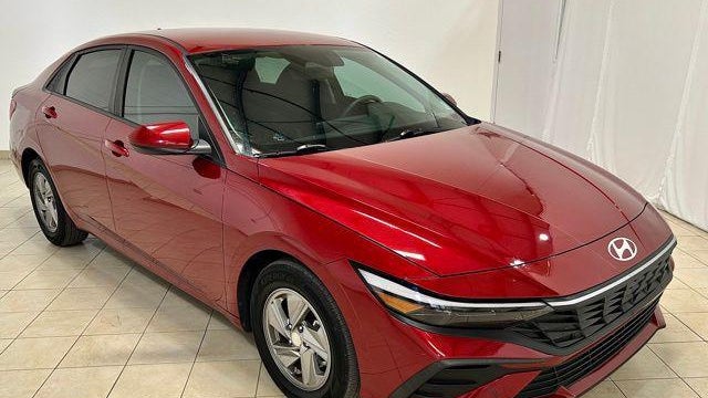 2024 Hyundai ELANTRA SE