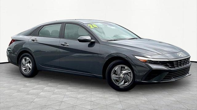 2024 Hyundai ELANTRA SE