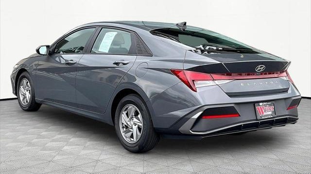 2024 Hyundai ELANTRA SE
