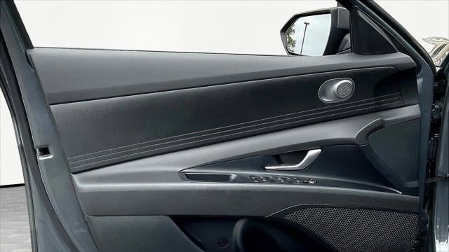 2024 Hyundai ELANTRA SE