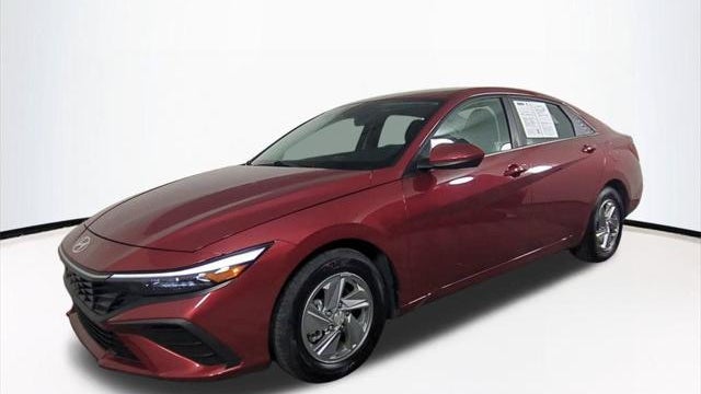 2024 Hyundai ELANTRA SE
