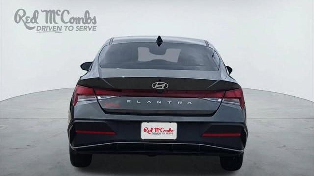 2024 Hyundai ELANTRA SE
