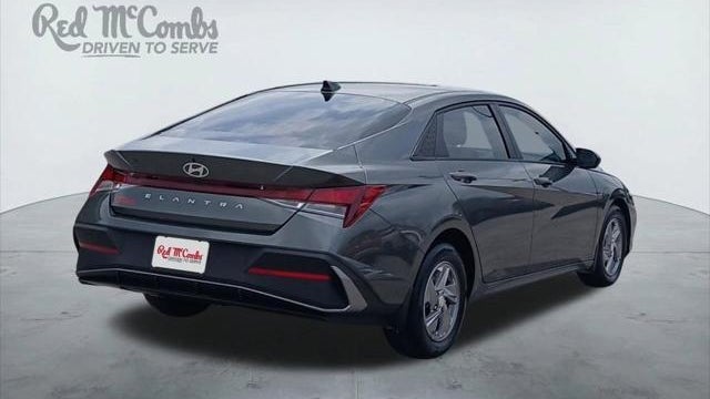 2024 Hyundai ELANTRA SE