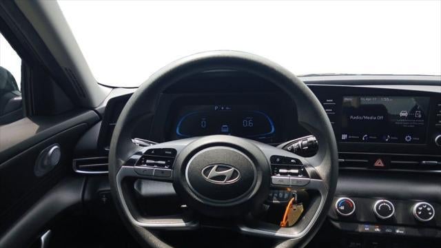 2024 Hyundai ELANTRA SE