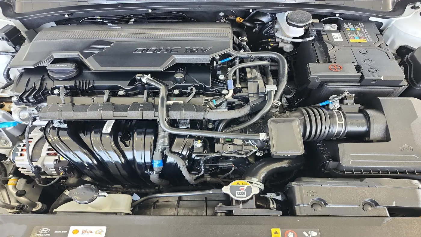2025 Hyundai ELANTRA SE