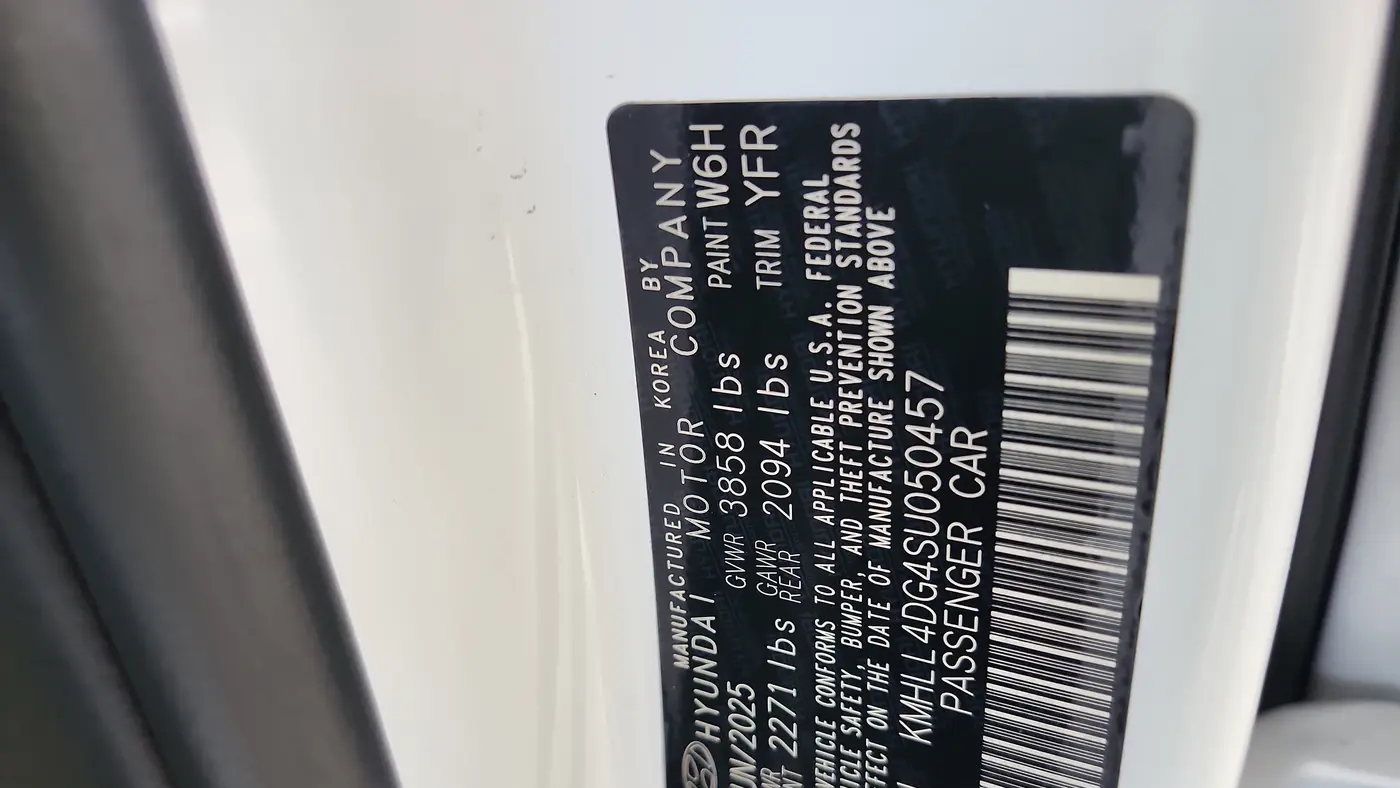 2025 Hyundai ELANTRA SE