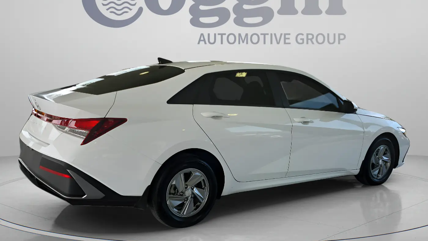 2025 Hyundai ELANTRA SE