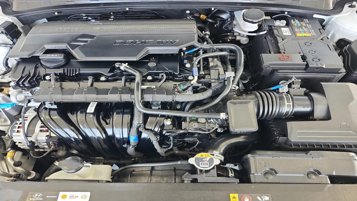 2025 Hyundai ELANTRA SE