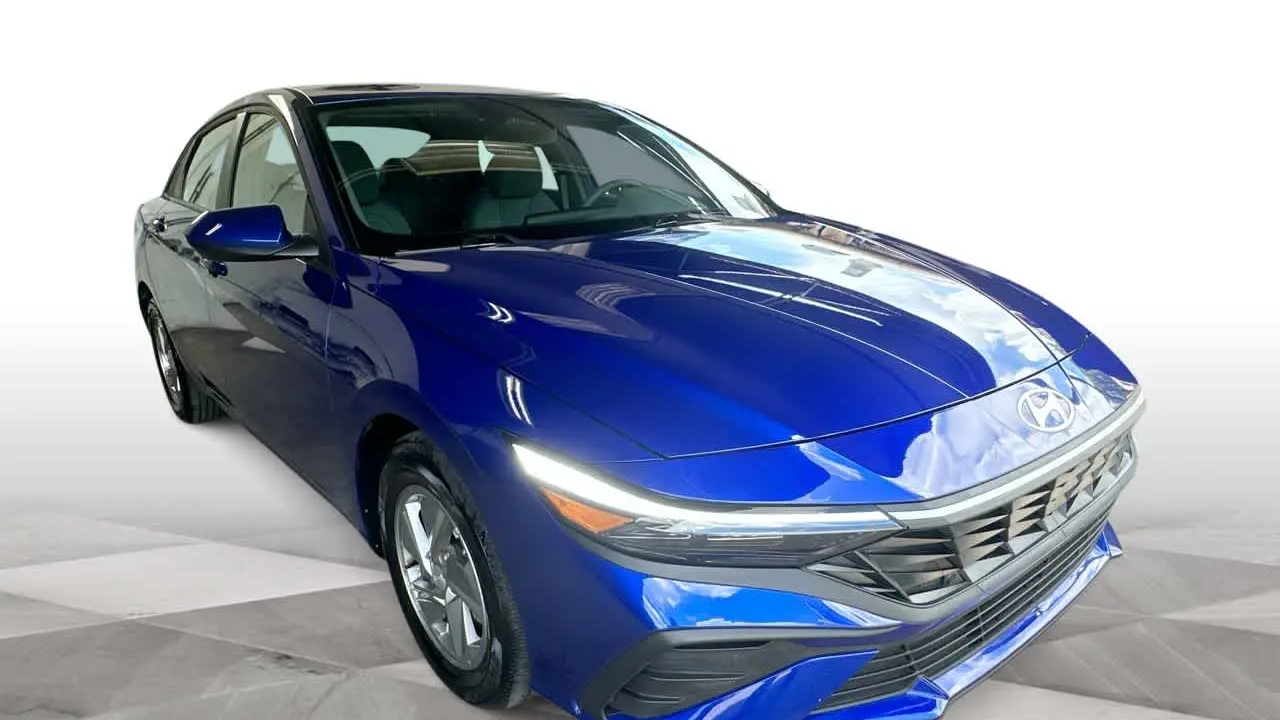 2025 Hyundai ELANTRA SE