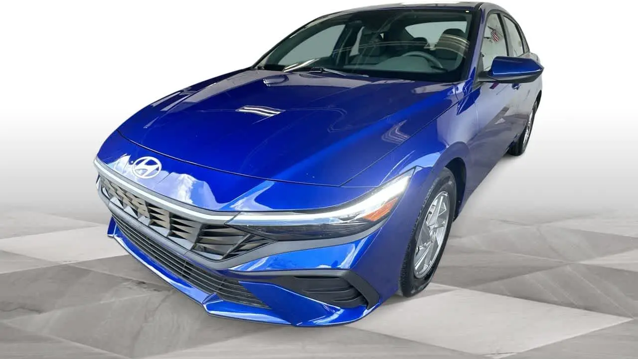 2025 Hyundai ELANTRA SE