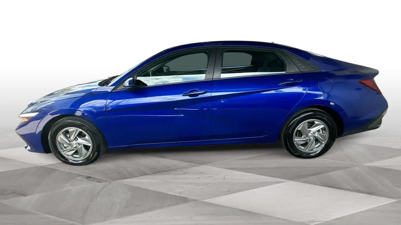 2025 Hyundai ELANTRA SE