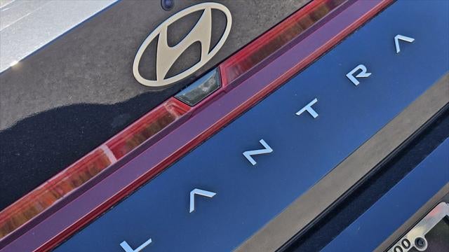 2025 Hyundai ELANTRA SE
