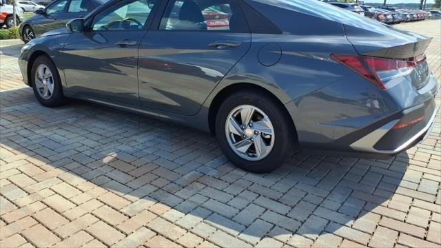2025 Hyundai ELANTRA SE