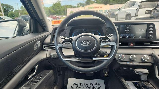 2025 Hyundai ELANTRA SE