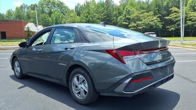 2025 Hyundai ELANTRA SE