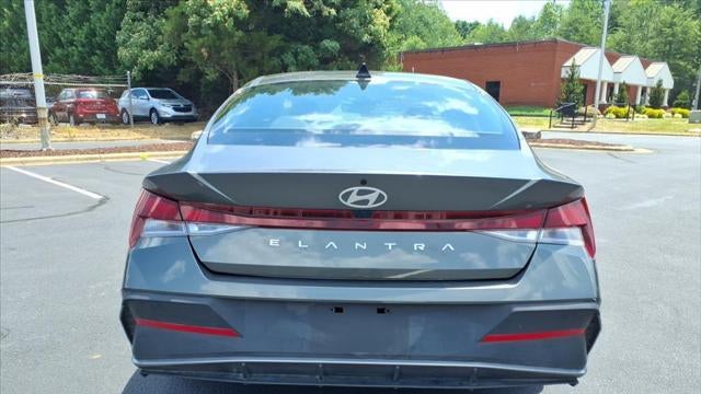 2025 Hyundai ELANTRA SE