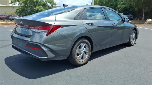 2025 Hyundai ELANTRA SE