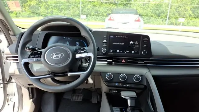 2025 Hyundai ELANTRA SE