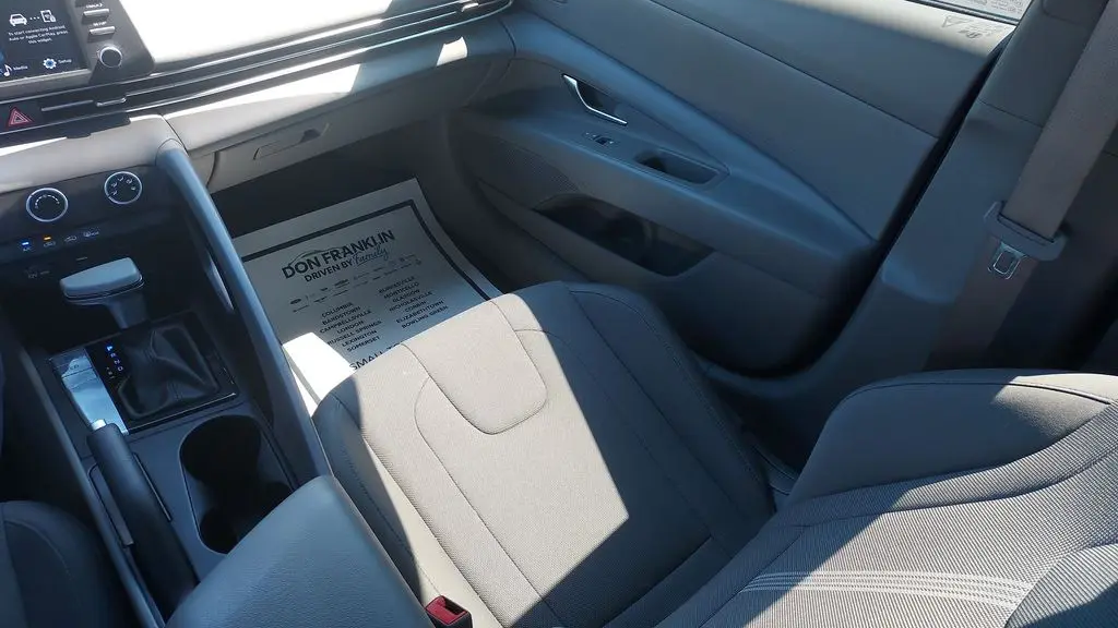 2025 Hyundai ELANTRA SE