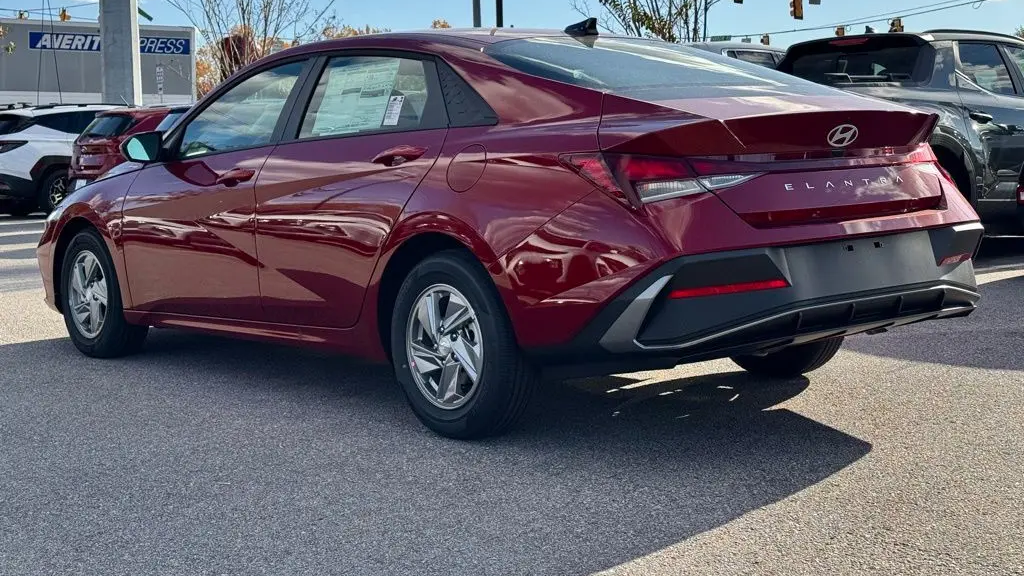 2026 Hyundai ELANTRA SE