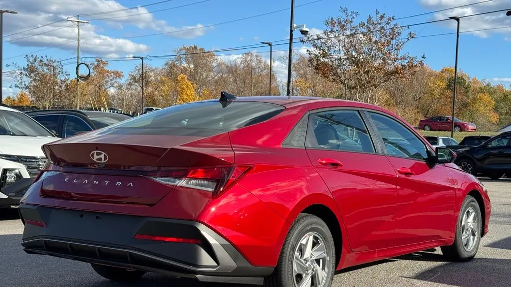 2026 Hyundai ELANTRA SE