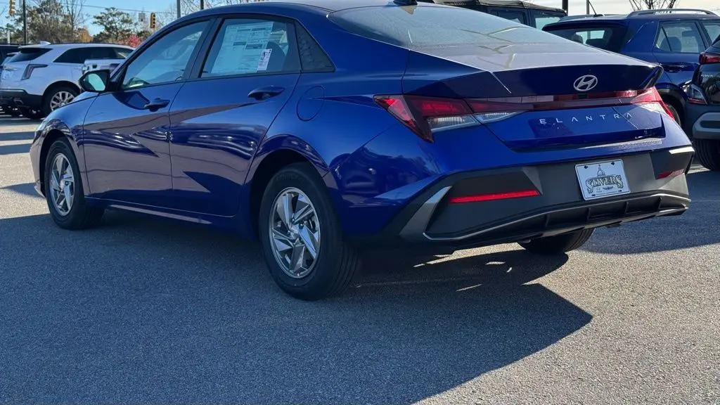2026 Hyundai ELANTRA SE