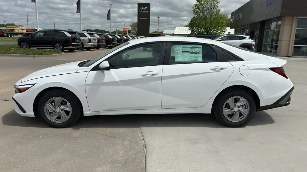 2026 Hyundai ELANTRA SE