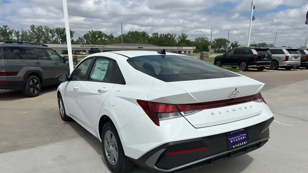 2026 Hyundai ELANTRA SE