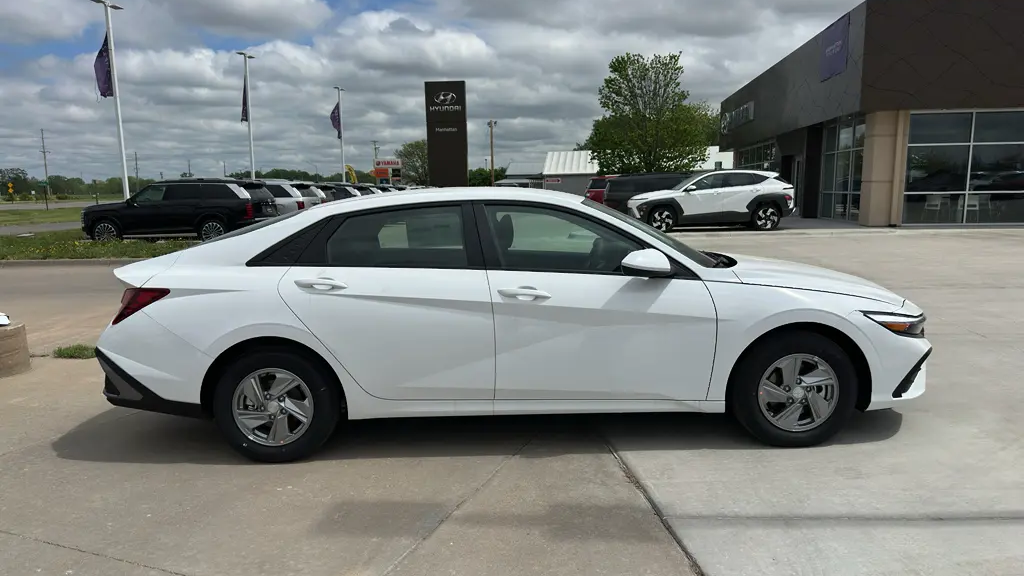 2026 Hyundai ELANTRA SE