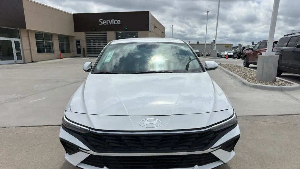 2026 Hyundai ELANTRA SE