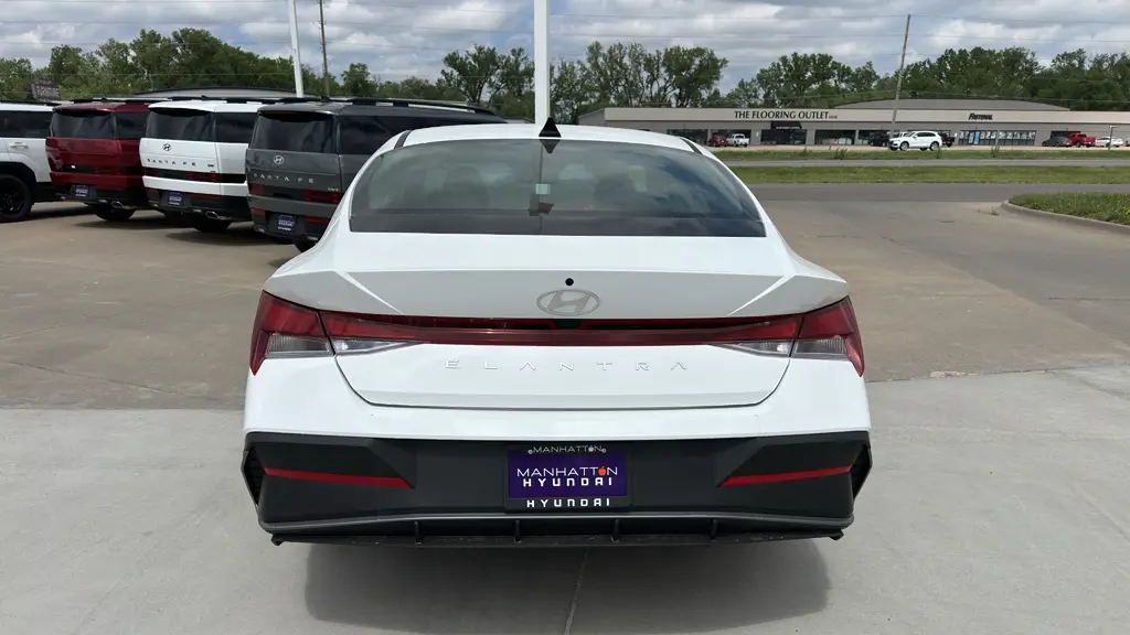 2026 Hyundai ELANTRA SE
