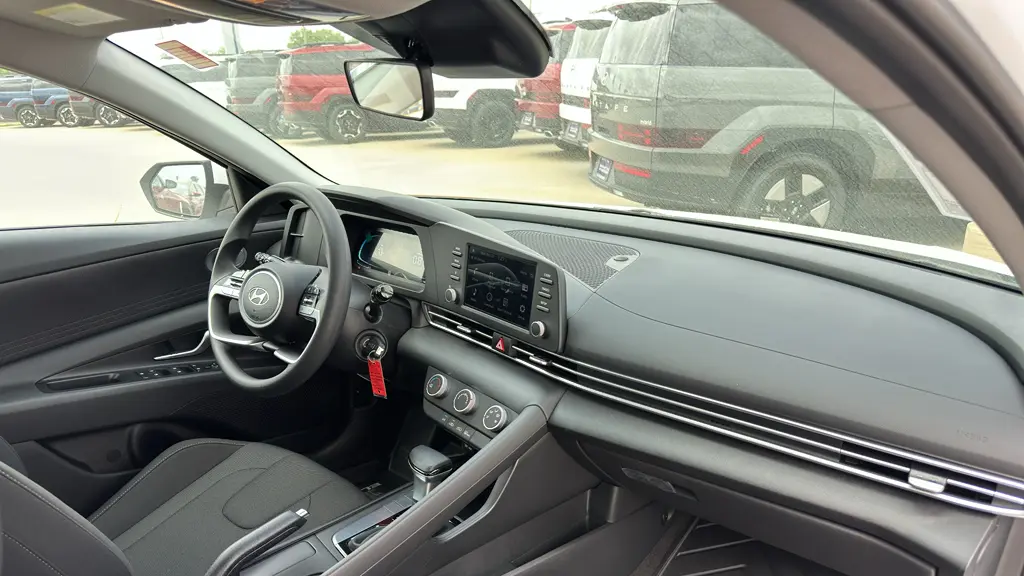 2026 Hyundai ELANTRA SE