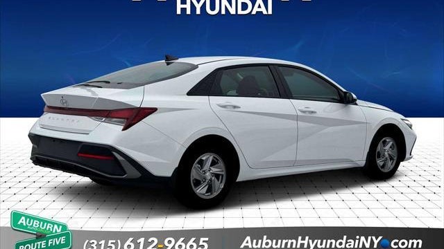 2026 Hyundai ELANTRA SE