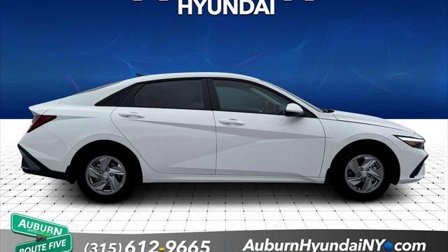 2026 Hyundai ELANTRA SE