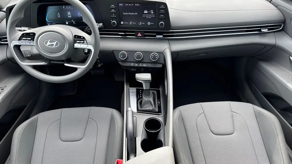 2026 Hyundai ELANTRA SE