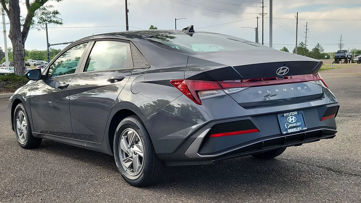 2026 Hyundai ELANTRA SE