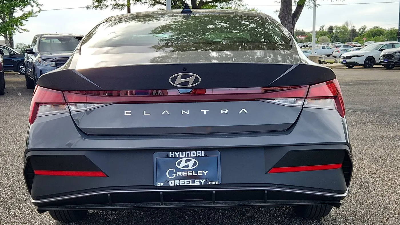 2026 Hyundai ELANTRA SE