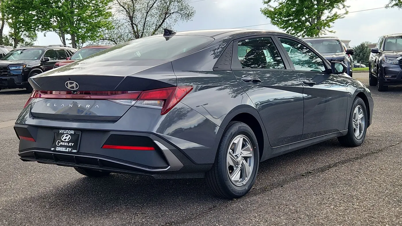 2026 Hyundai ELANTRA SE