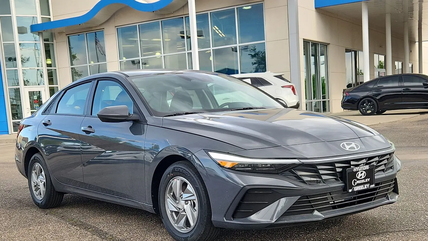 2026 Hyundai ELANTRA SE